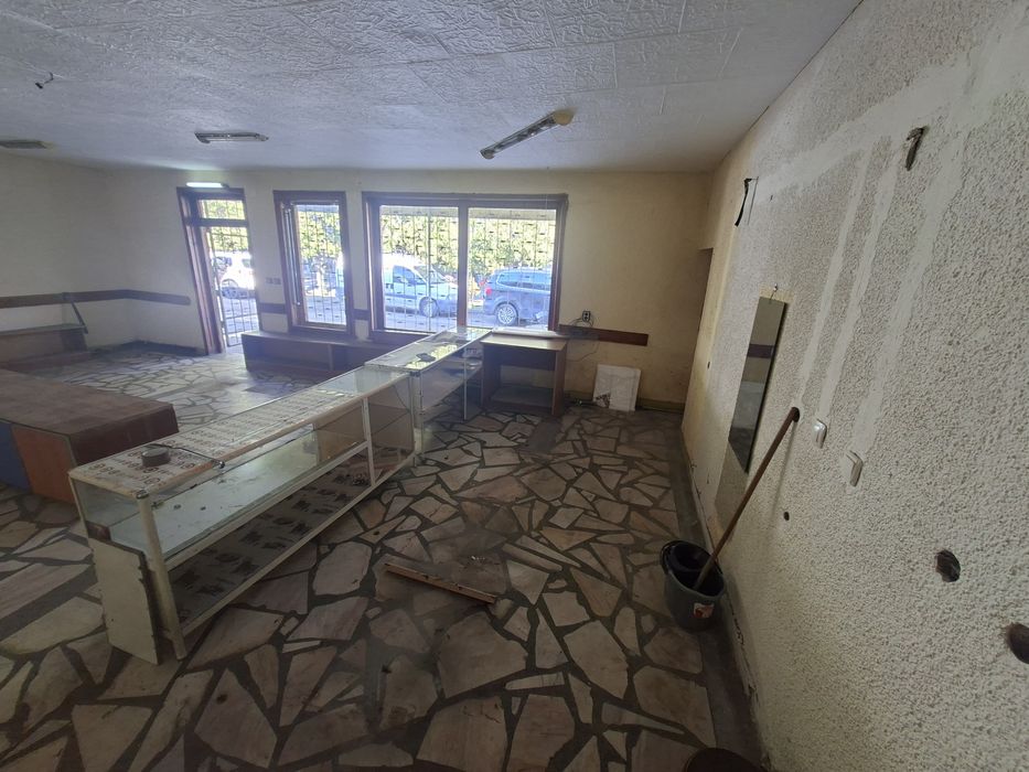 Дава се под наем Магазин в Харманли - 65 кв.м за 199.41 € - Снимка #1