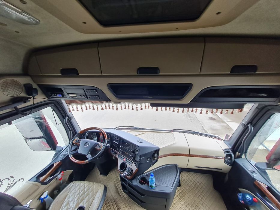 Vand Actros si semiremorca