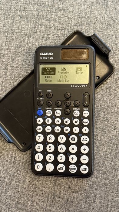 Калкулатор CASIO fx-85GT CW
