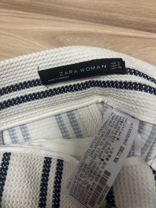 Pantaloni scurti zara