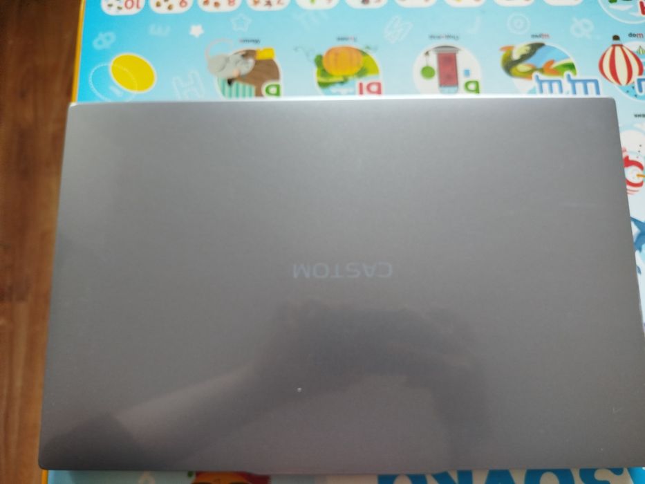 Ноутбук Castom продам
