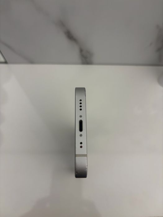 iPhone 13 mini бял