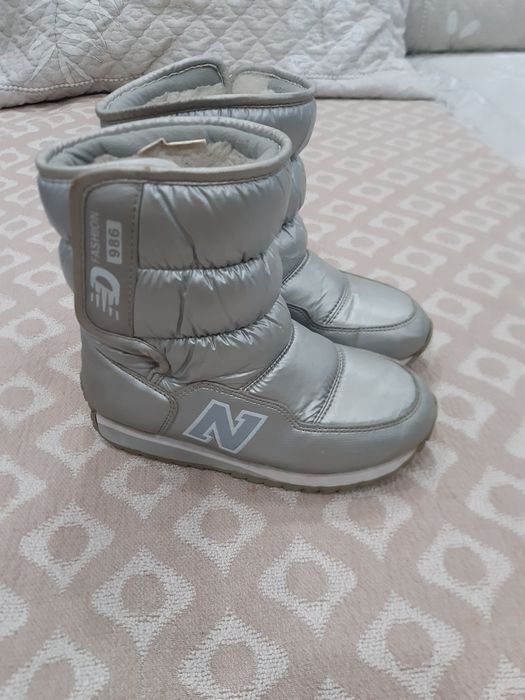 Продам сапожки для девочек.