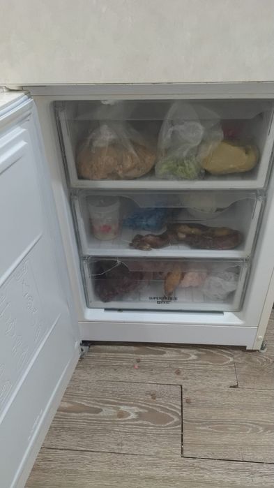 Холодильник Жақсы істеп тұр