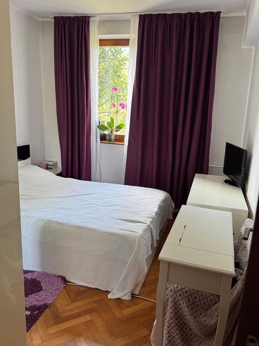 Apartament cu trei camere decomandat , zona Rogerius