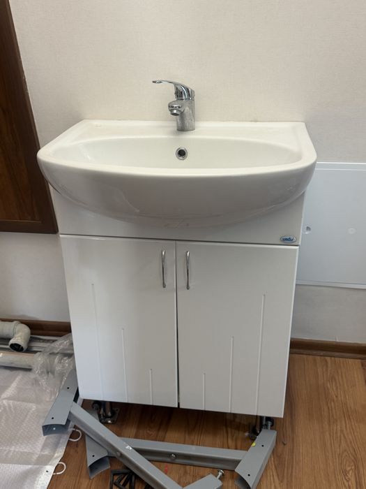 Продам ванну и раковину.