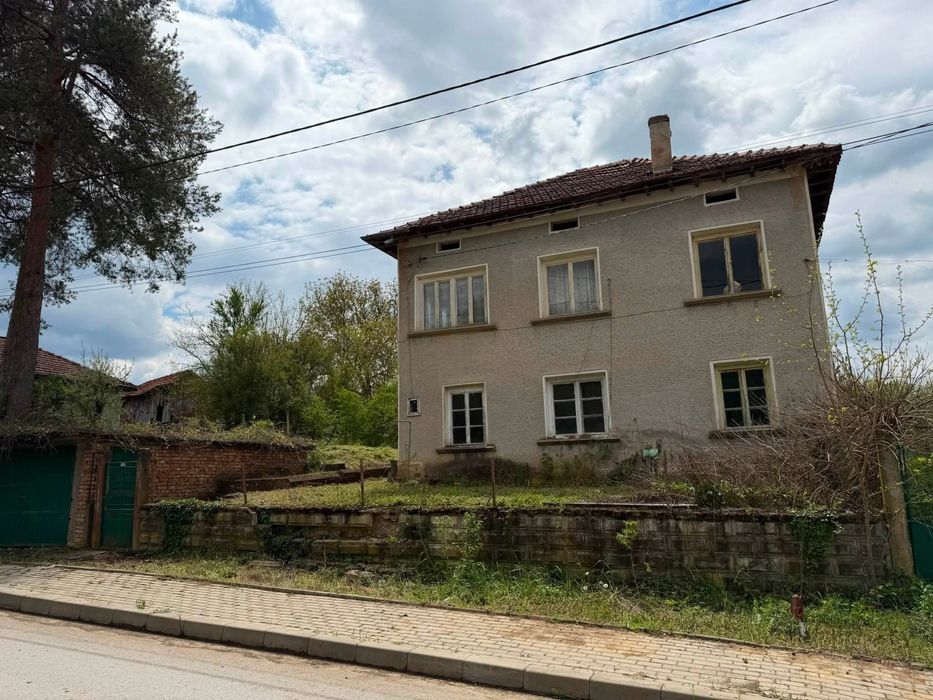 Къща в село Дъбен
