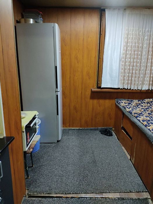 Срочно продаётся 2.х комнатная кв. В 1 этаже 2мик. 3дом.