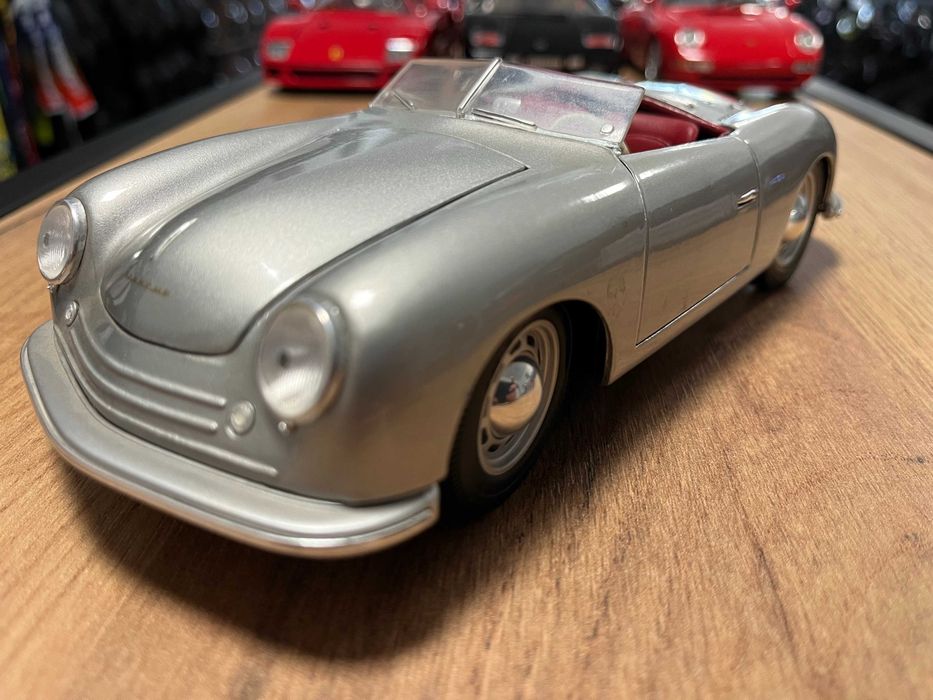 Метална колекционерска количка  модел PORSCHE 356A Cabrio 1960 1:18