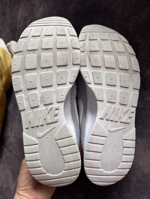 Дамски Маратонки Nike Tanjun сиви 40 номер