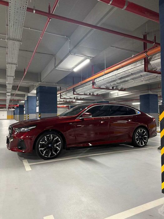 BMW i5 35L Full M Sport 2024г! 3 тыс км пробега! Бордовый!