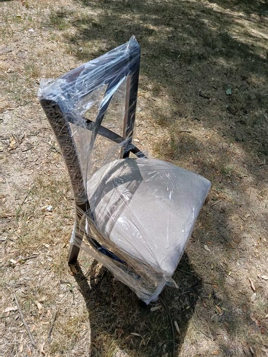 Продавам нови масивни столове