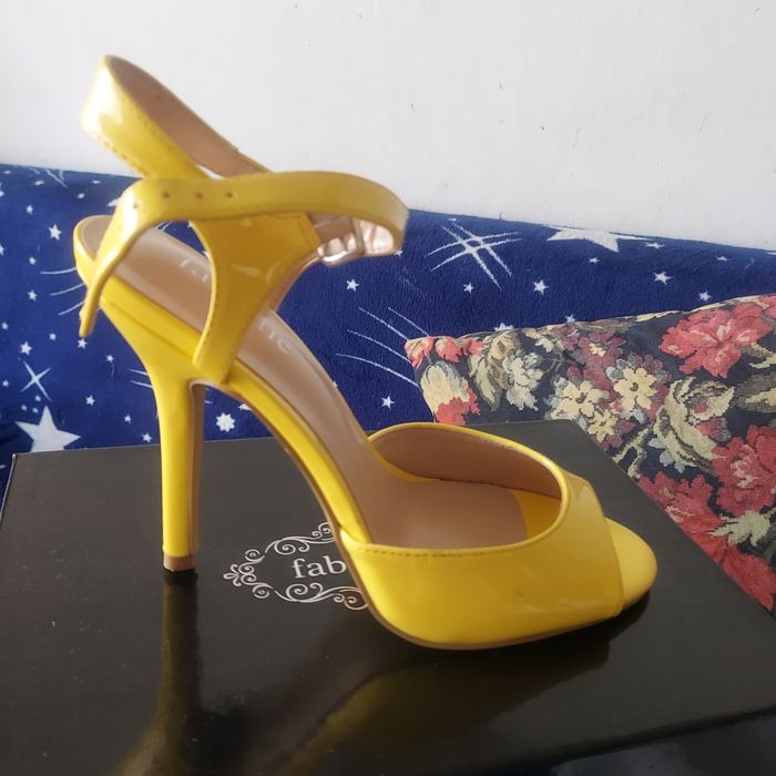 Босоножки 37 рр почти новые