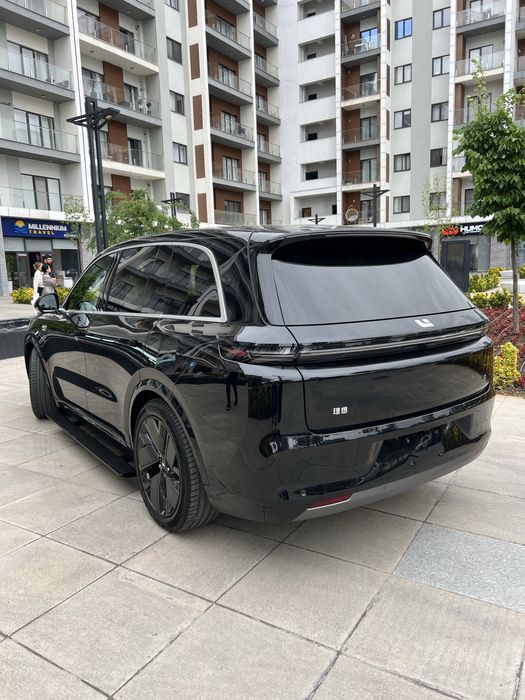 Lixang Li 8  2025 йил Рестайлинг