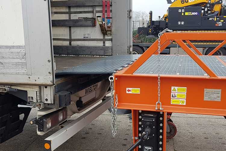Rampe mobile incarcare marfa | Containere si camioane | Rampe egalizare