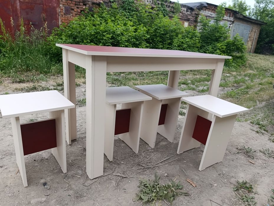 Мебель столы обеденные