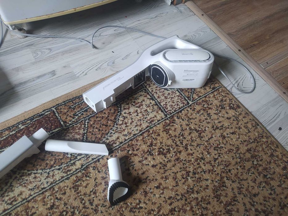 Пылесос новый белый