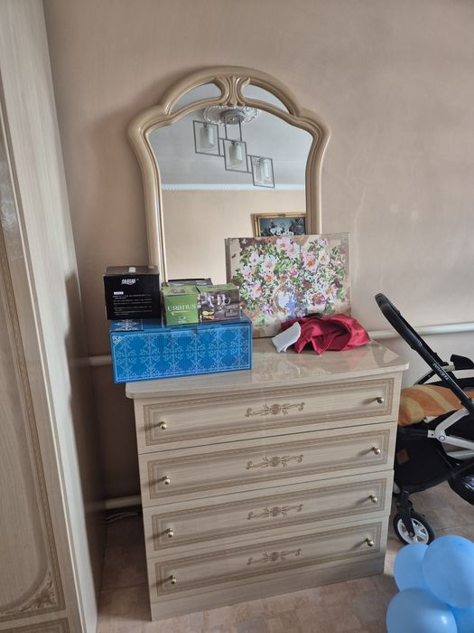 Продам спальный гарнитур