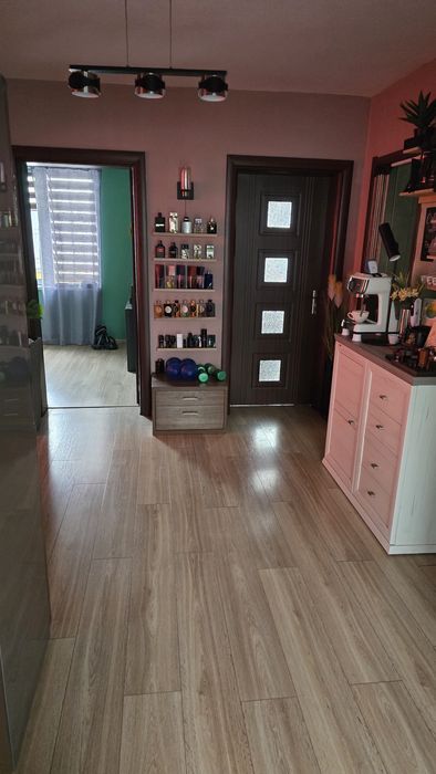 Продава се  2 етажна къща със приземен етаж  108 квадрата на етаж.