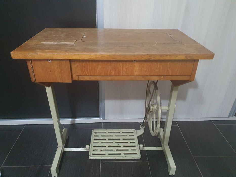 Masina de cusut Monica fab.1986 Cugir