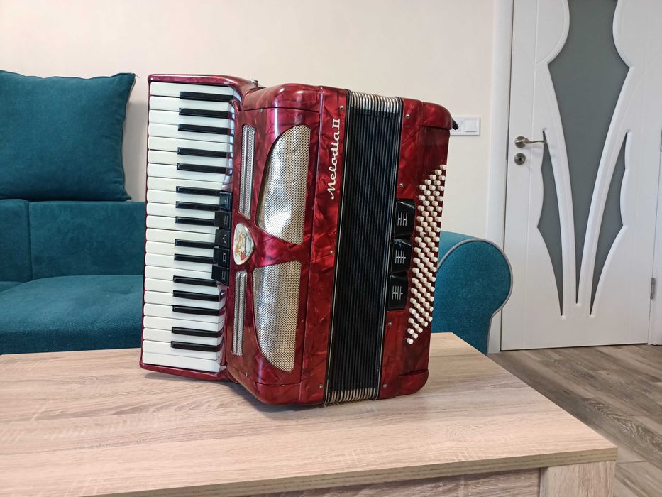 Продавам два акордеона