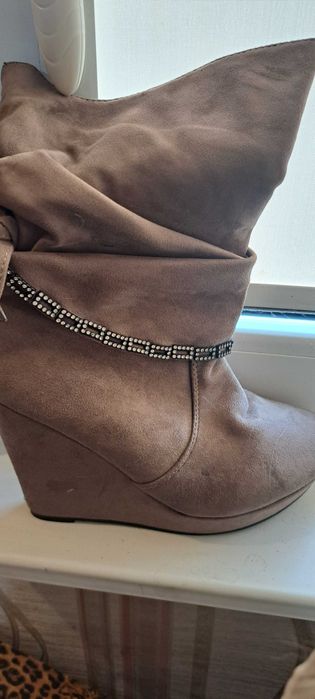 Дамски обувки със скрита  висока платформа