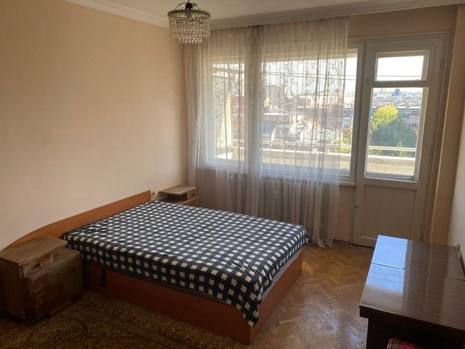 Тристаен апартамент под наем в ж.к. Красно село, 2213902