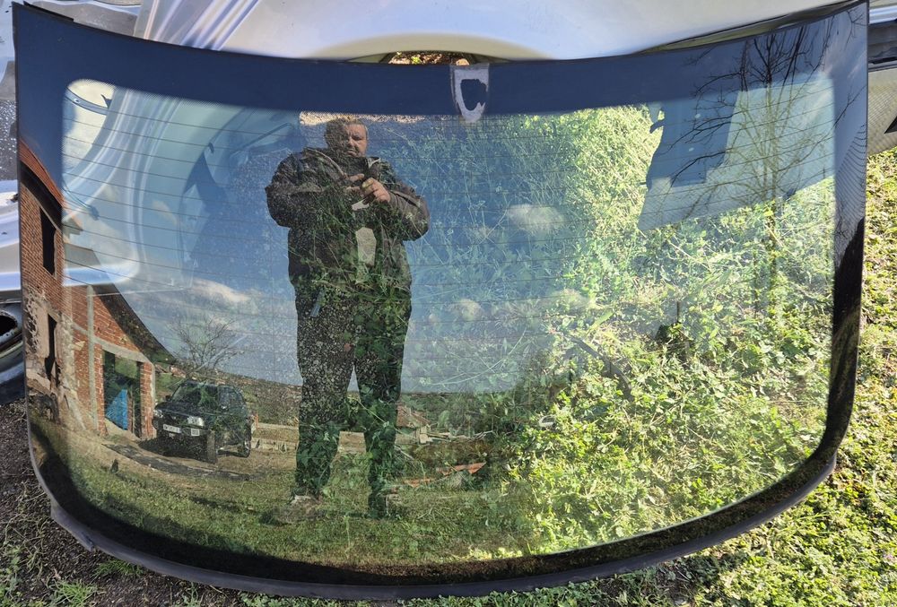 Оригинално задно стъкло мерцедес w211 седан класик