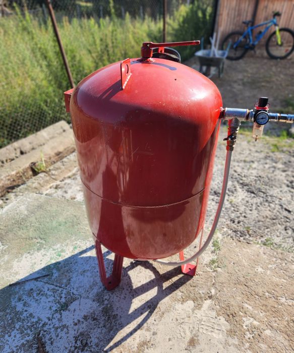 Продавам пясакоструйка 200л.