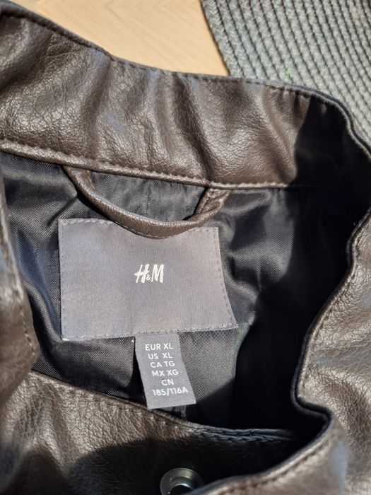 Vând geacă piele ecologică maro nouă H&M