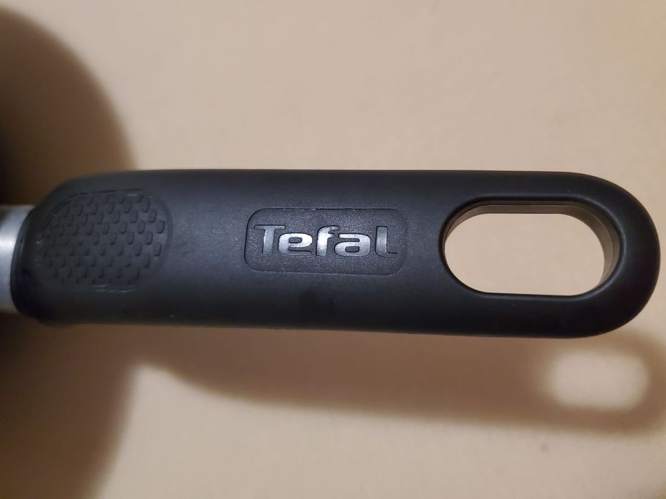 Tigaie wok Tefal Ø 29.5 x 8 cm + capac sticla Ø 27.5 cm