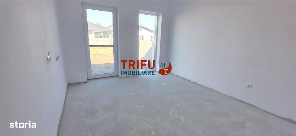 Case de vânzare în diferite stadii de construcție