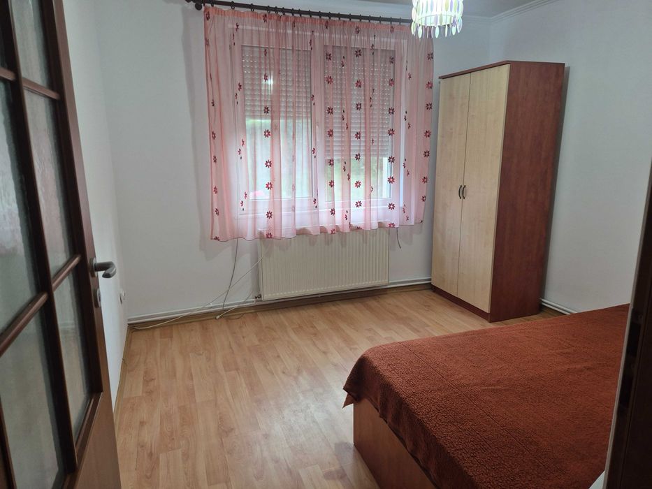 Vând apartament 3 camere, cartier Gura Câmpului, strada Turda nr.8