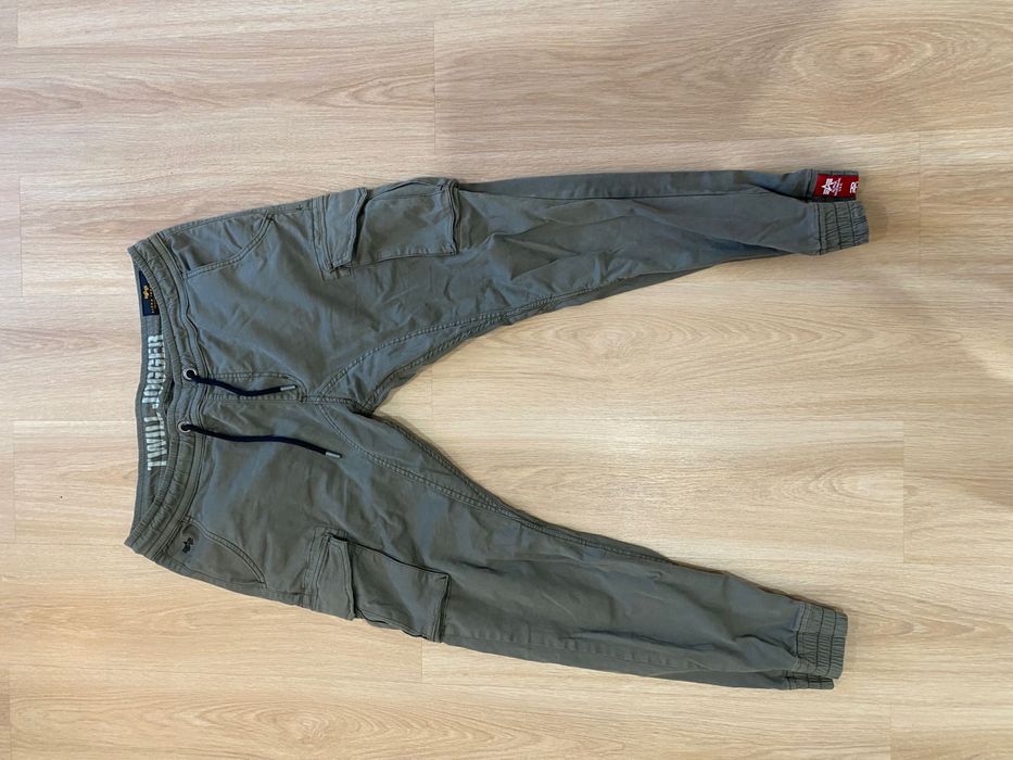 Продавам Alpha Industries панталон
