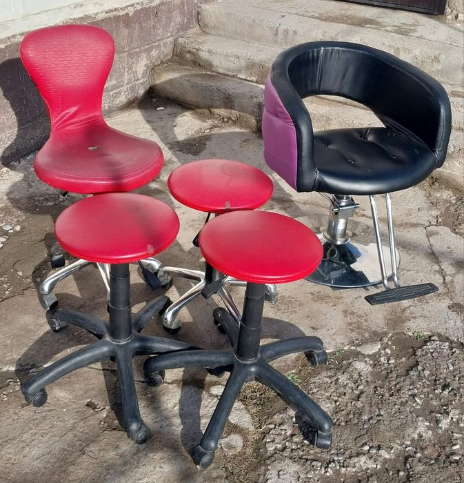 Кресло и стульчики парикмахерские