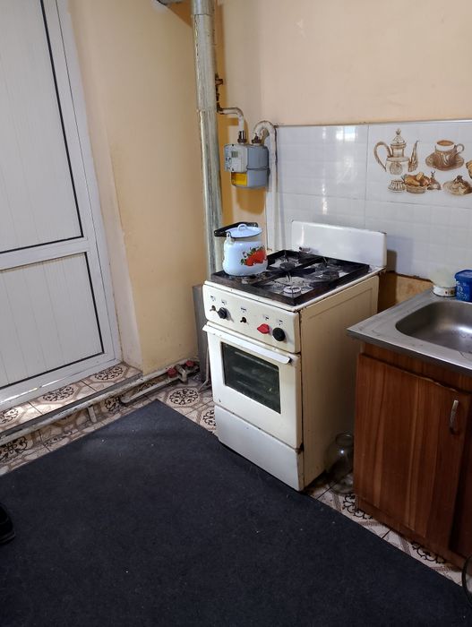 Киргили 1 этаж 2 хона квартира сотилади