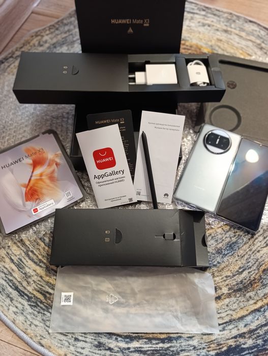 Новый телефон в формате планшет модель  Huawei Mate X3