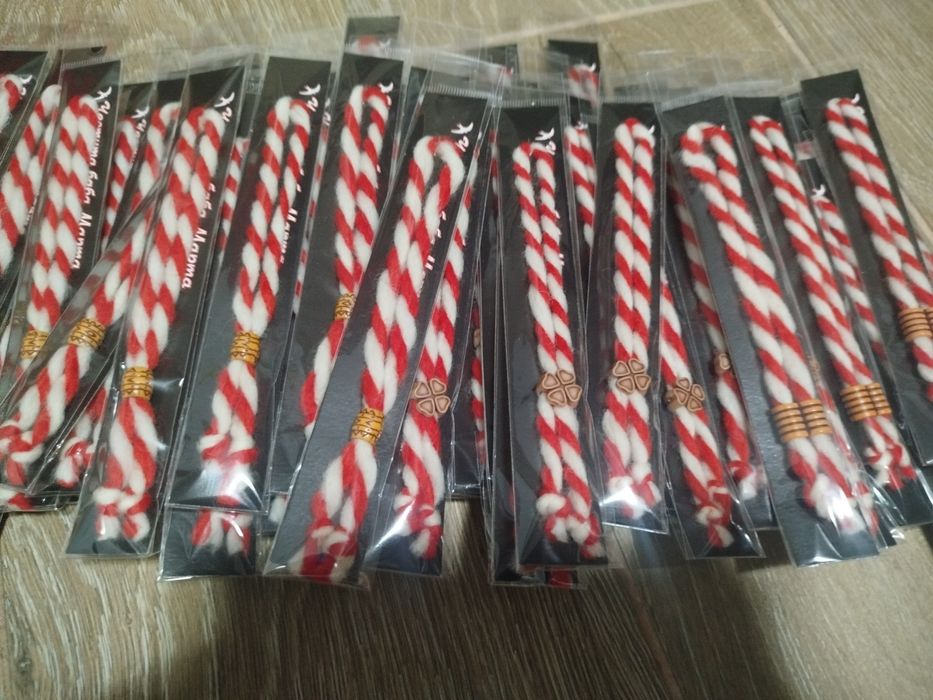 Мартеници на едро