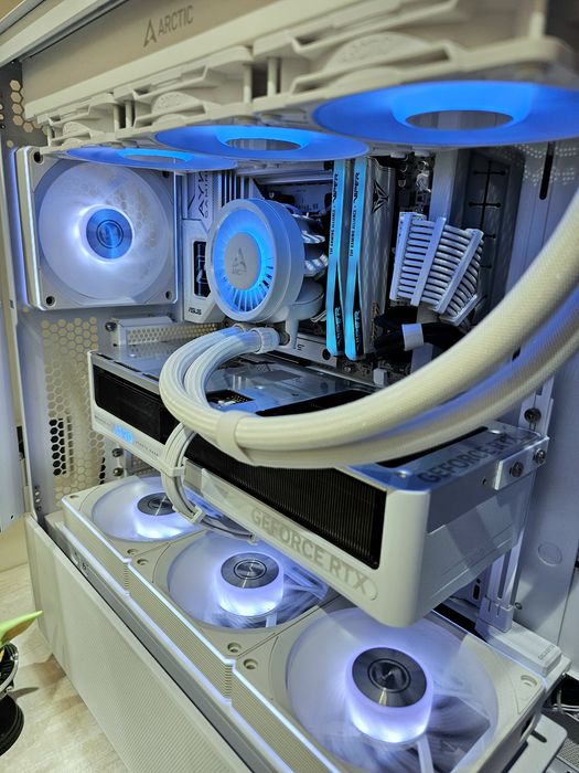 Gigabyte RTX 5070 Ti Aero OC, новые