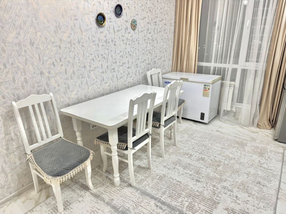 Стол со стульями