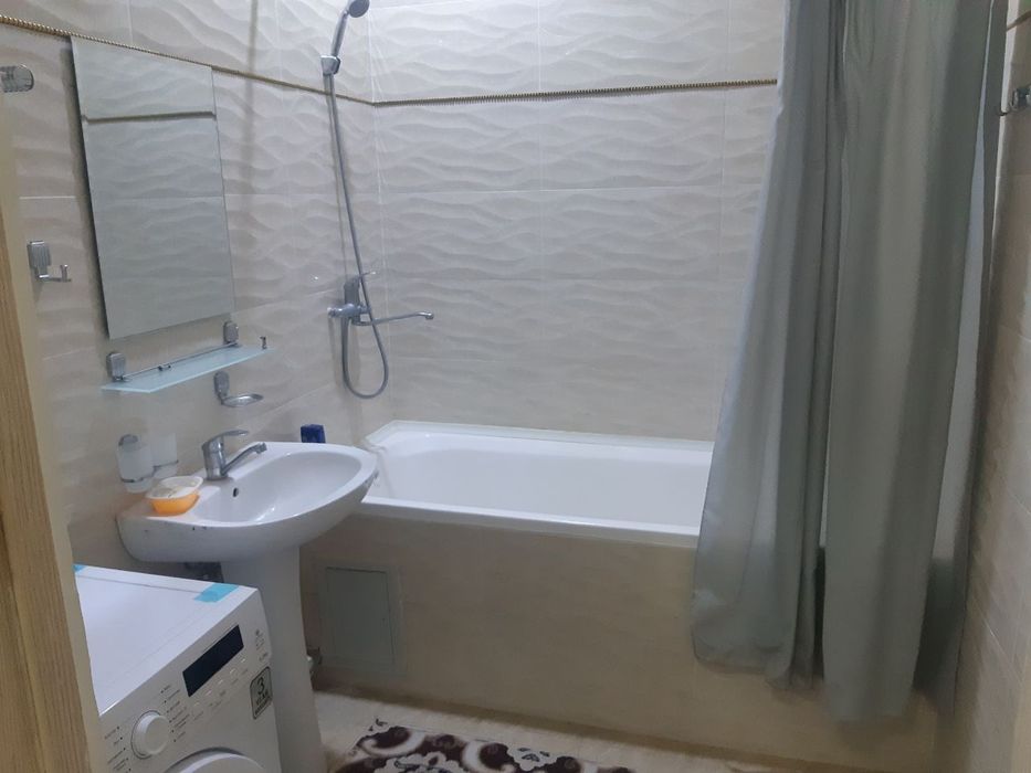 Продаётся 3х ком. кв. 96 квадратов,  на 1 этаже , метро Дустлик