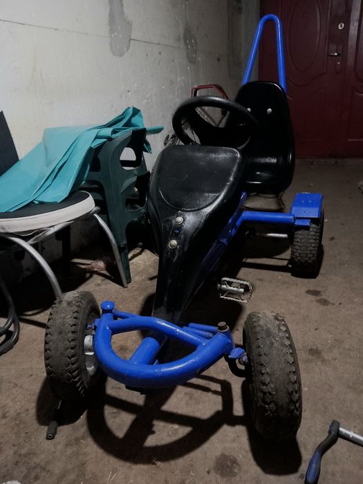 Kart cu pedale-șasiu de fier, directie pe volan și schimbător