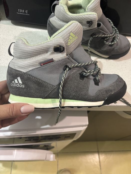 Bocanci Adidas marimea 34