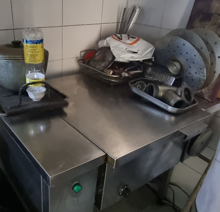 Kafe oshxona uchun tayyor komplkt sotiladi.