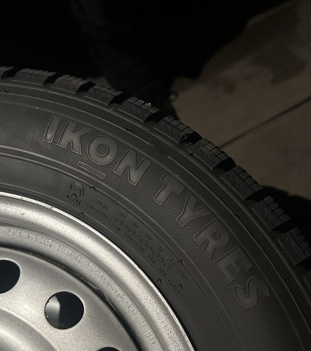 Продам комплект зимних колес.