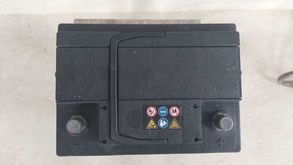 Vând acumulator auto foton