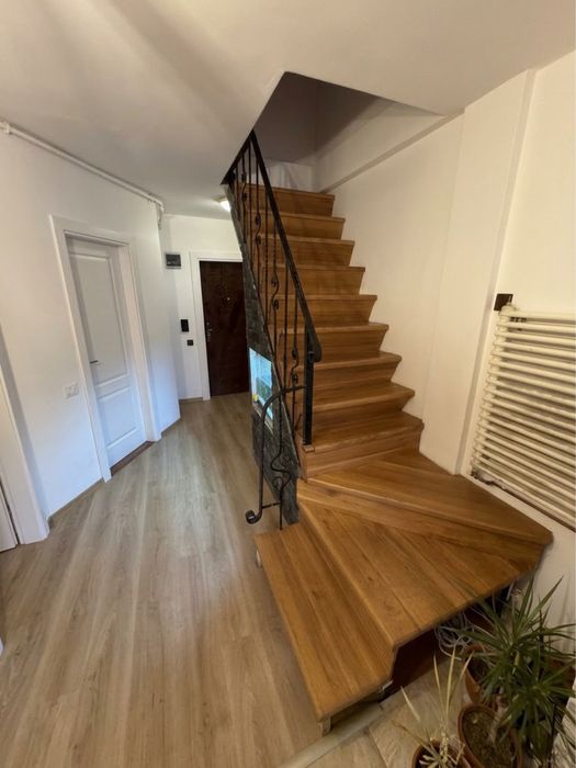Apartament spațios cu mansardă și scară interioară – 2 Băi | Parcare | Toate utilitățile