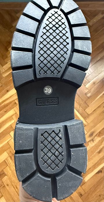 Зимни боти GUESS