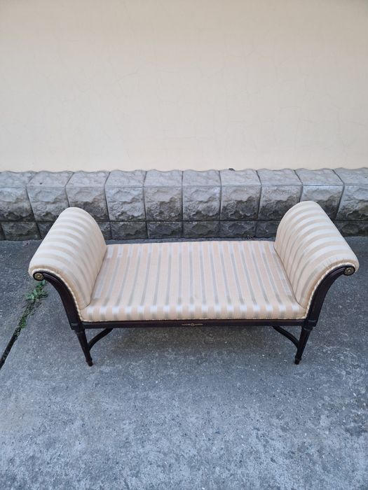 Страхотен антикварен марков испанска диван канапе