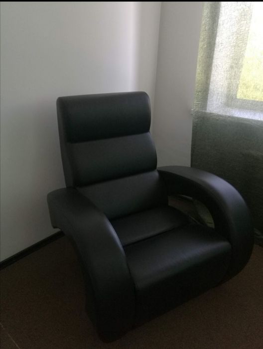 Продам кожаные кресла